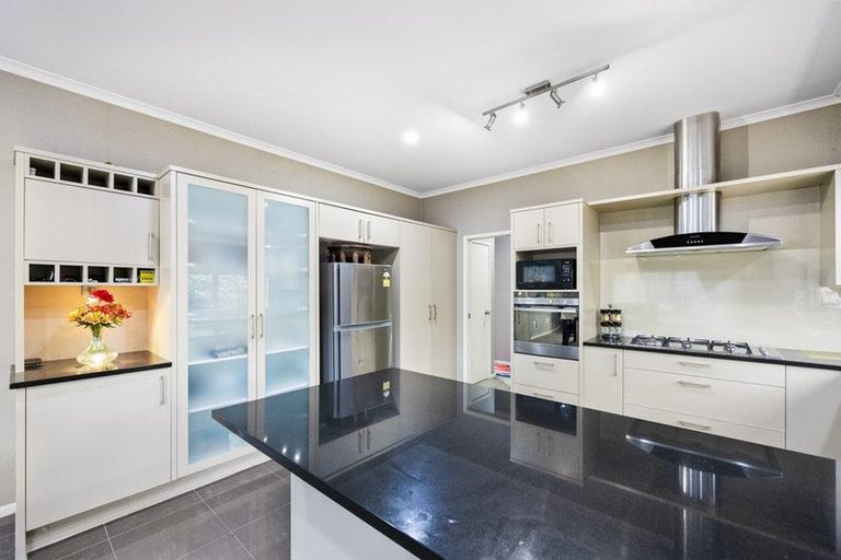 Photo of property in 1 Seresin Crescent, Flat Bush, Auckland, 2016