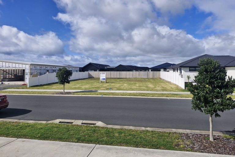Photo of property in 113 Kaurinui Crescent, One Tree Point, 0118
