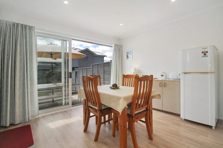 Photo of property in 7 Briddock Way, Swanson, Auckland, 0614