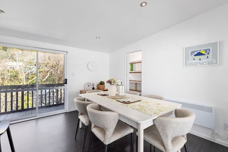 Photo of property in 277 Queens Drive, Lyall Bay, Wellington, 6022