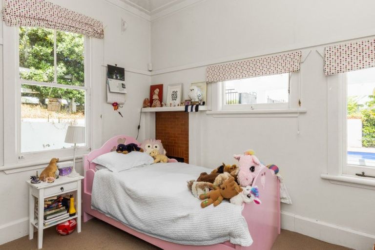 Photo of property in 60 Milton Road, Bluff Hill, Napier, 4110