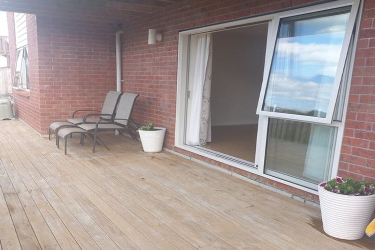 Photo of property in 28 Golden Morning Drive, Albany Heights, Auckland, 0632