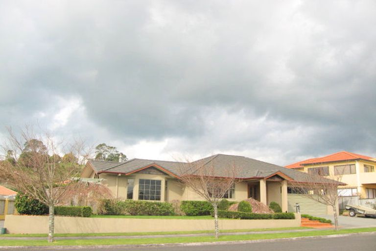 Photo of property in 11 Shelter Grove, Frankleigh Park, New Plymouth, 4310