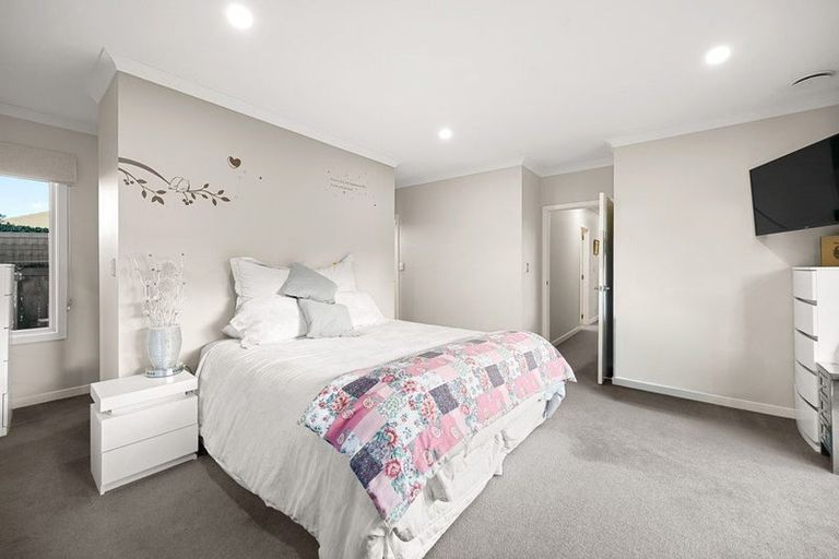 Photo of property in 22 Gibbston Close, Huntington, Hamilton, 3210