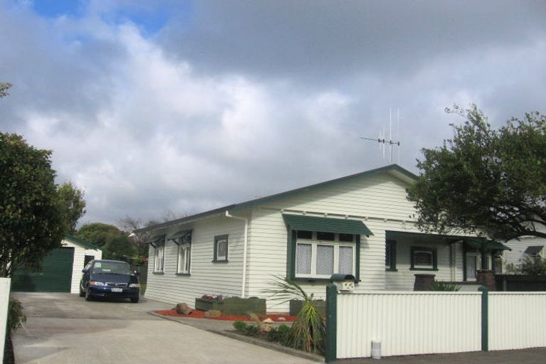 Photo of property in 56 Chelwood Street, Takaro, Palmerston North, 4412