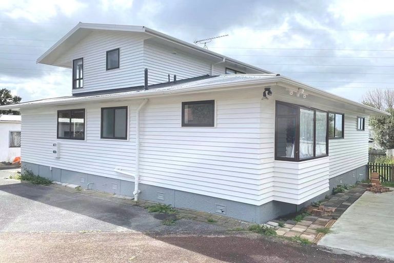 Photo of property in 122 Triangle Road, Massey, Auckland, 0614