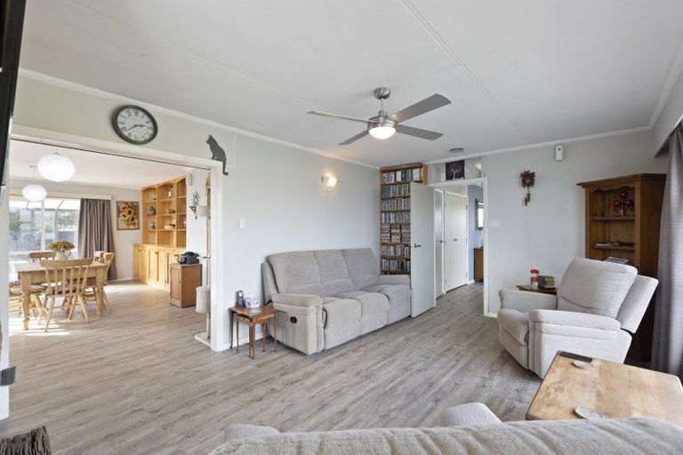 Photo of property in 8 Wairau Place, Kelvin Grove, Palmerston North, 4414