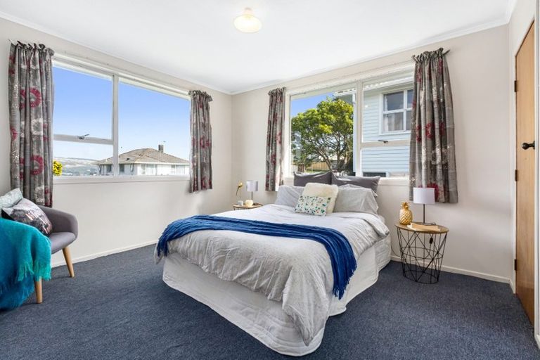 Photo of property in 44 Beauzami Crescent, Ascot Park, Porirua, 5024