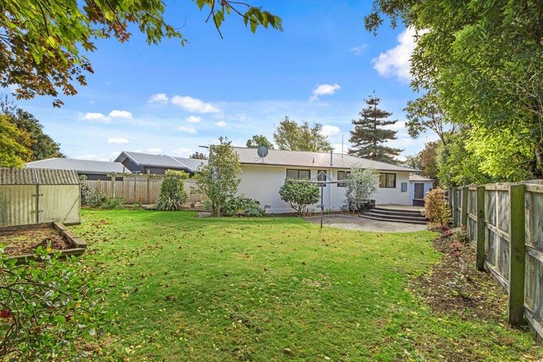 Photo of property in 35 Royal Park Drive, Parklands, Christchurch, 8083
