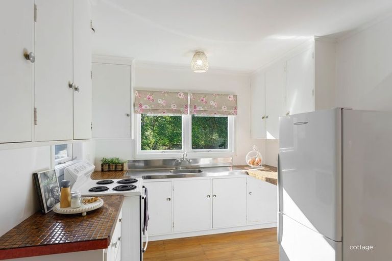 Photo of property in 52-56 Winara Avenue, Waikanae, 5036