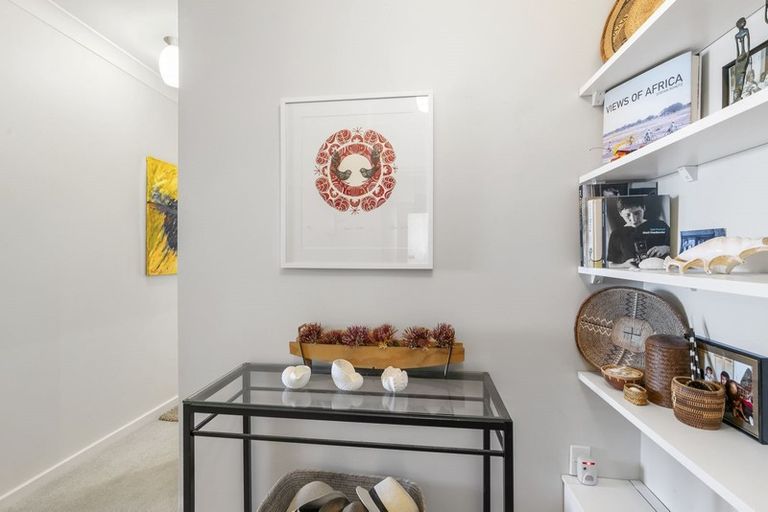 Photo of property in Rona House, 33 Rimu Street, Eastbourne, Lower Hutt, 5013