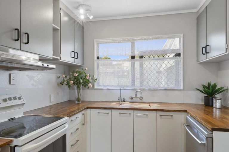 Photo of property in 8 Tahurangi Place, Spotswood, New Plymouth, 4310