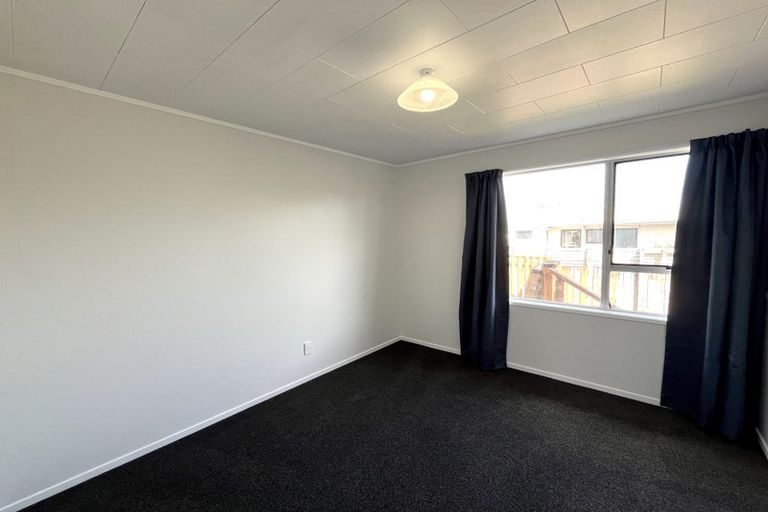 Photo of property in 28 Larissa Avenue, Henderson, Auckland, 0610