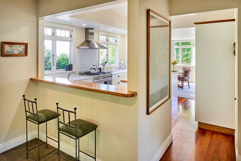 Photo of property in 3 Dillon Street, Lowry Bay, Lower Hutt, 5013