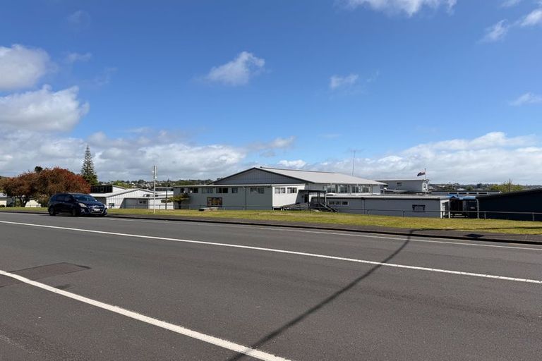 Photo of property in 145 Chivalry Road, Glenfield, Auckland, 0629