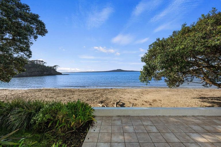 Photo of property in 1/9 The Esplanade, Castor Bay, Auckland, 0620