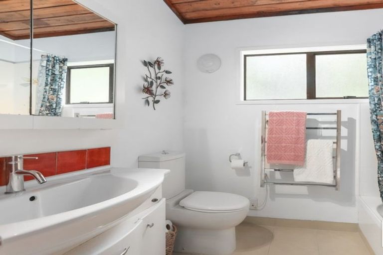 Photo of property in 23 Victory Road, Laingholm, Auckland, 0604