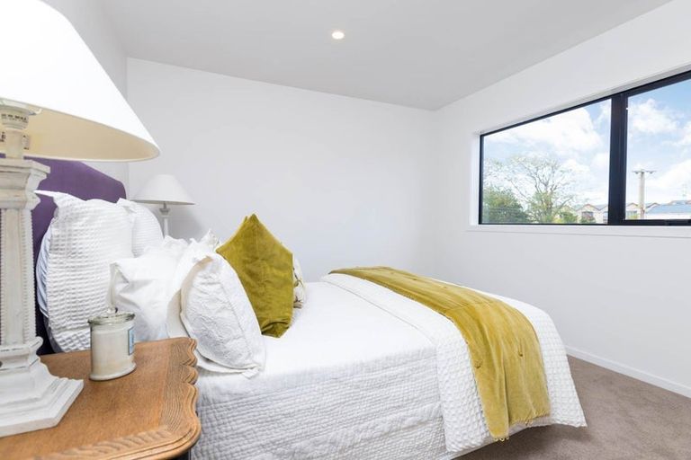 Photo of property in 14 Korama Lane, New Lynn, Auckland, 0600