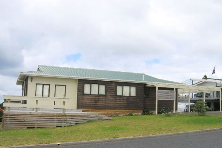 Photo of property in 409 Onemana Drive, Onemana, Whangamata, 3691