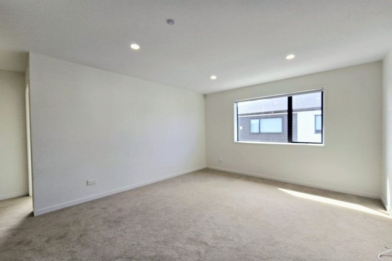 Photo of property in 7b Gulf Crest, Bucklands Beach, Auckland, 2012