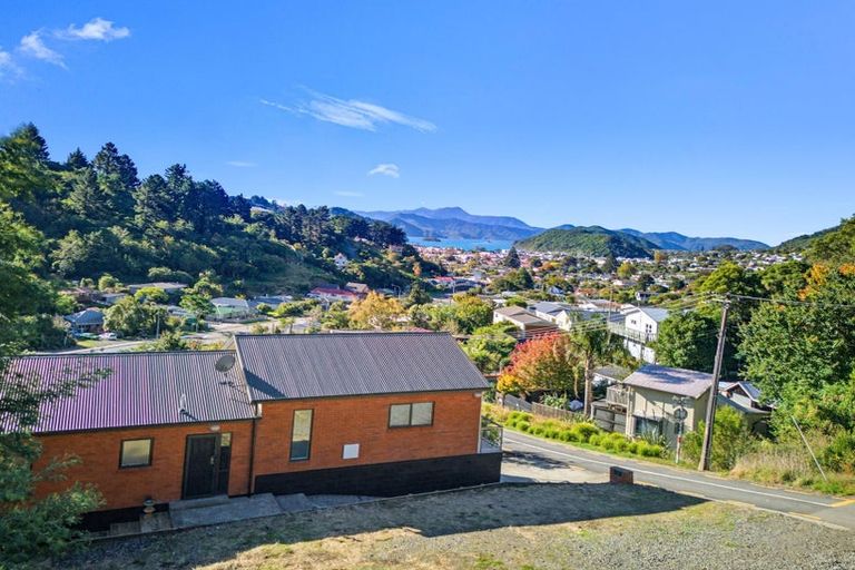 Photo of property in 11 Angle Street, Picton, 7220