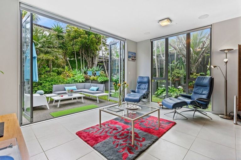 Photo of property in 7 Merani Street, Narrow Neck, Auckland, 0622