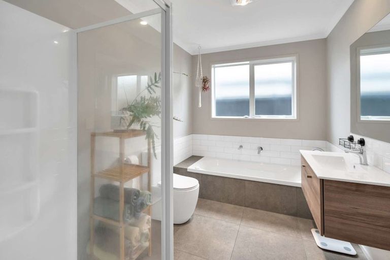 Photo of property in 12 Empire Crescent, Papamoa, 3118