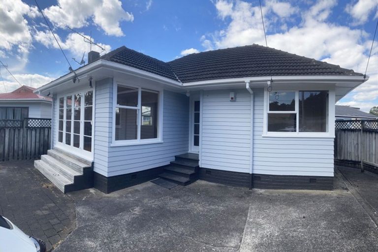 Photo of property in 2/18 Ocean View Road, Northcote, Auckland, 0627