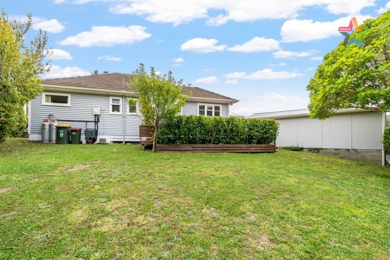 Photo of property in 35 Lees Grove, Wainuiomata, Lower Hutt, 5014