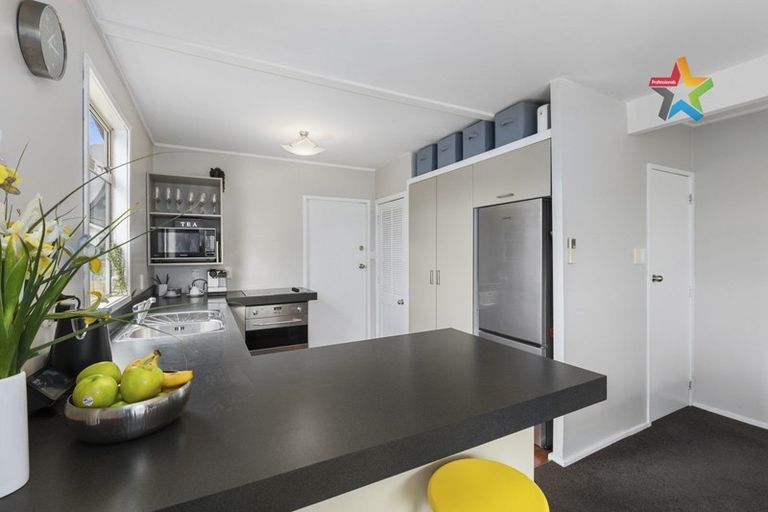 Photo of property in 2/30 Awamutu Grove, Waiwhetu, Lower Hutt, 5010