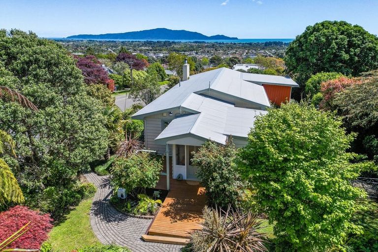 Photo of property in 2 Tui Crescent, Waikanae, 5036