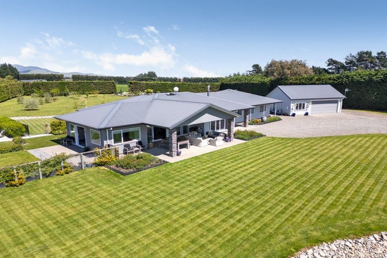 Photo of property in 6 Campbell Drive, Martinborough, 5711