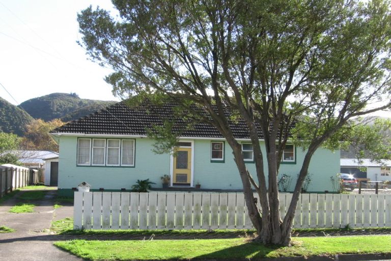 Photo of property in 25 Peck Street, Taita, Lower Hutt, 5011