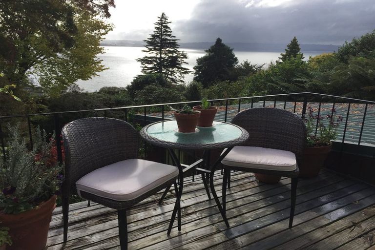 Photo of property in 5 Naera Place, Kawaha Point, Rotorua, 3010