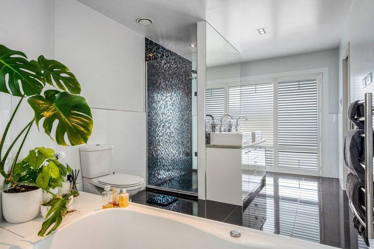 Photo of property in 87 Princes Street, Northcote Point, Auckland, 0627