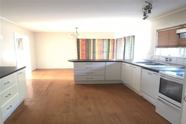 Photo of property in 450 Don Buck Road, Massey, Auckland, 0614