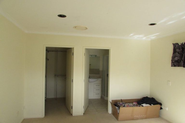 Photo of property in 60 South Kensington Way, Henderson, Auckland, 0612