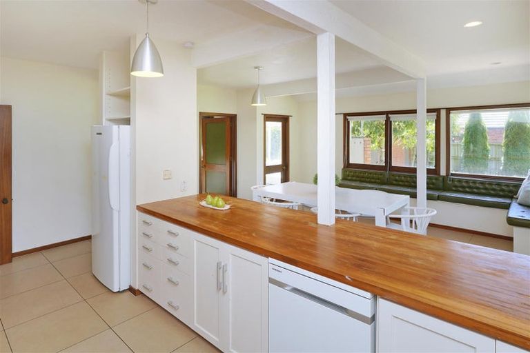 Photo of property in 70b Avonhead Road, Avonhead, Christchurch, 8042