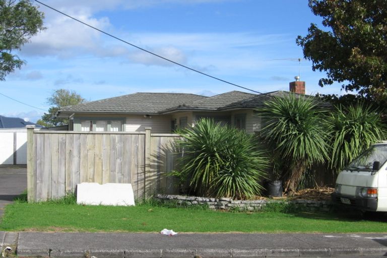 Photo of property in 14 Tawa Road, Te Atatu Peninsula, Auckland, 0610