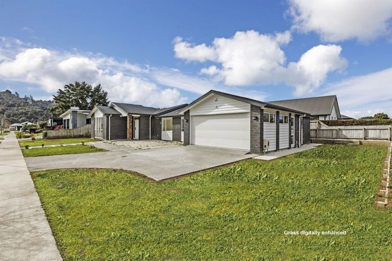 Photo of property in 6 Coote Way, Kumeu, 0810