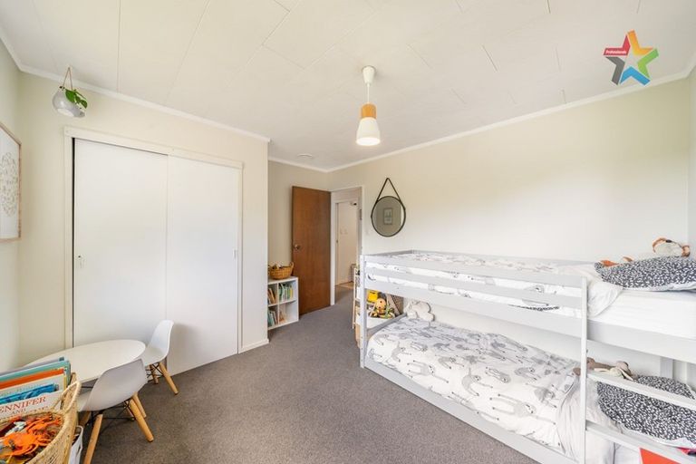 Photo of property in 1a Wyndham Road, Pinehaven, Upper Hutt, 5019