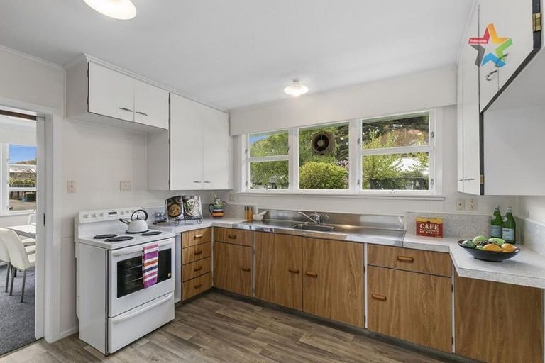 Photo of property in 5 Heather Grove, Fairfield, Lower Hutt, 5011
