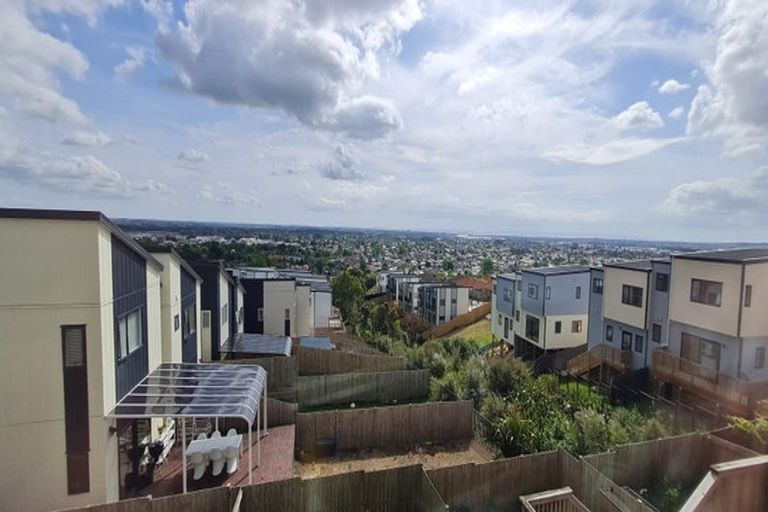 Photo of property in 15a Crestview Rise, Papakura, 2110