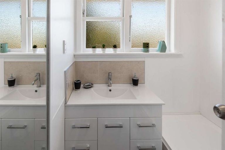 Photo of property in 17 Dorset Street, Levin, 5510