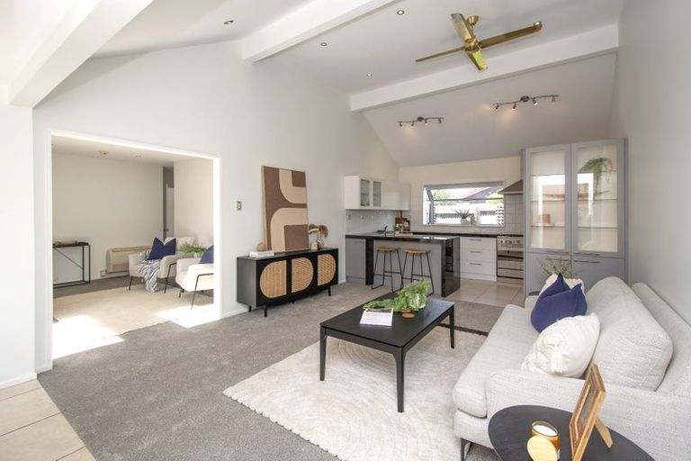 Photo of property in 2/11 Mclellan Place, Ilam, Christchurch, 8041