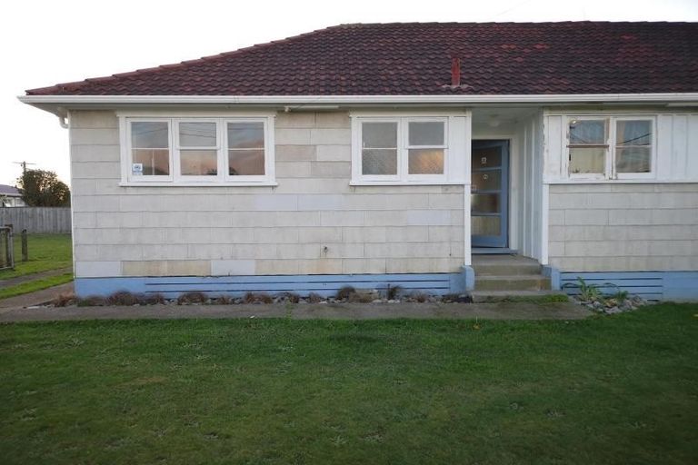 Photo of property in 35-37 Goldsmith Crescent, Levin, 5510