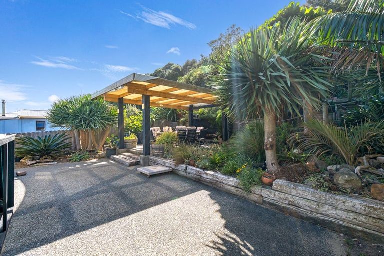 Photo of property in 47 Sea View Road, Baylys Beach, 0377