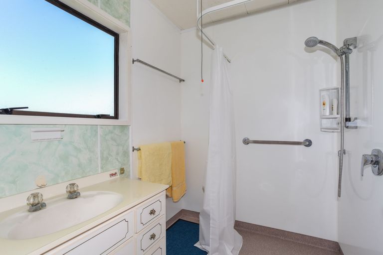 Photo of property in 42 George Street, Waiuku, 2123