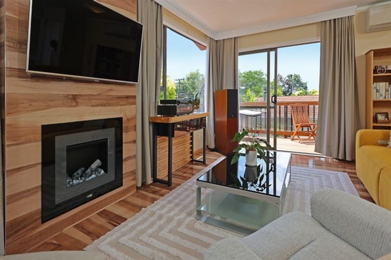 Photo of property in 1/56 Woodglen Road, Glen Eden, Auckland, 0602