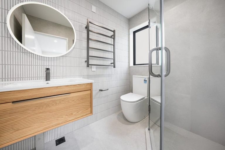 Photo of property in 23b Caribbean Drive, Unsworth Heights, Auckland, 0632